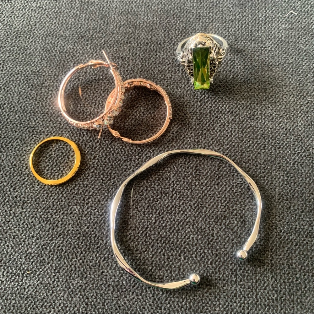 Costume jewelry, never worn